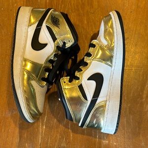 metallic gold jordan 1s